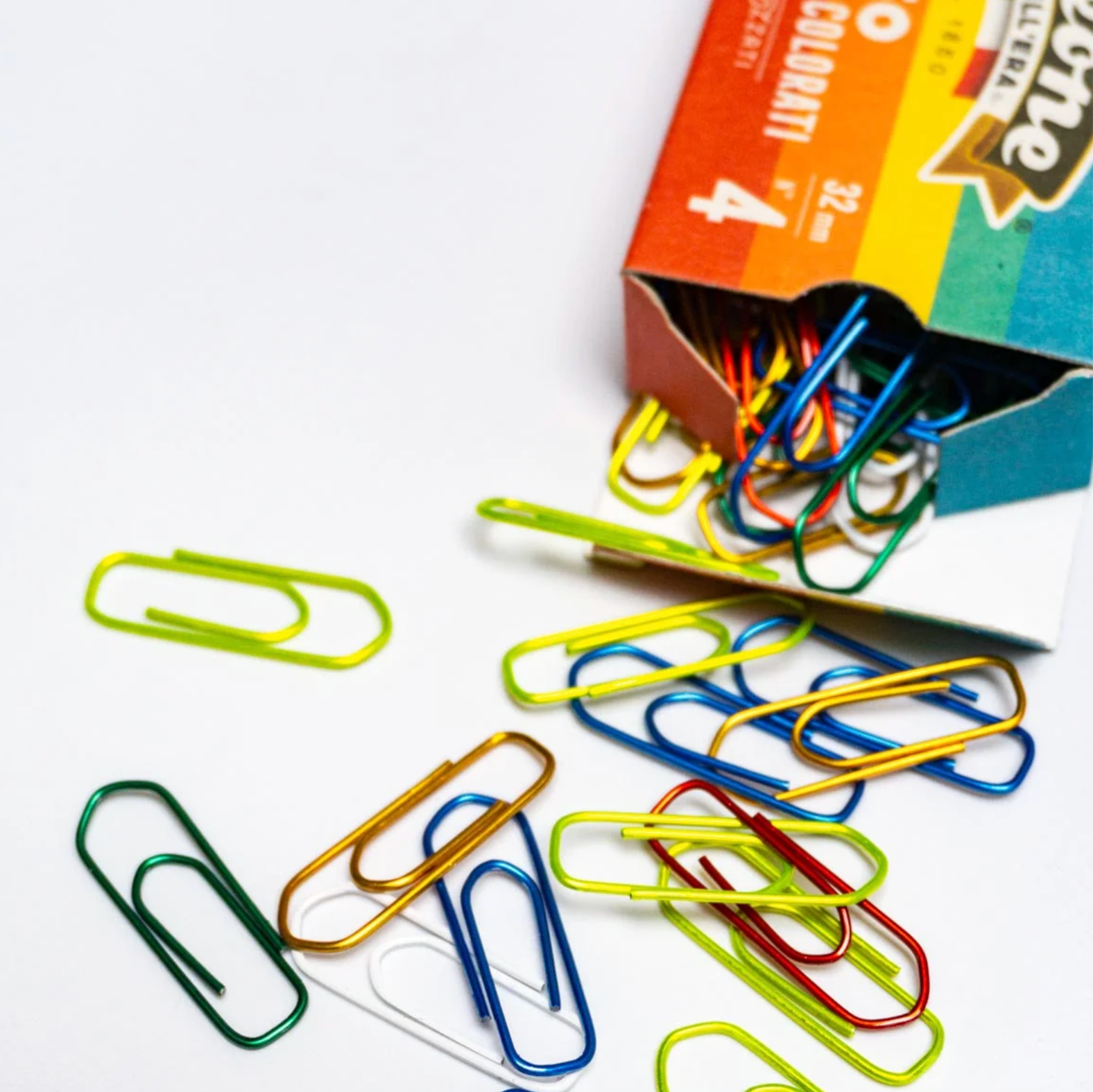 Coloured Paper Clips x Leone